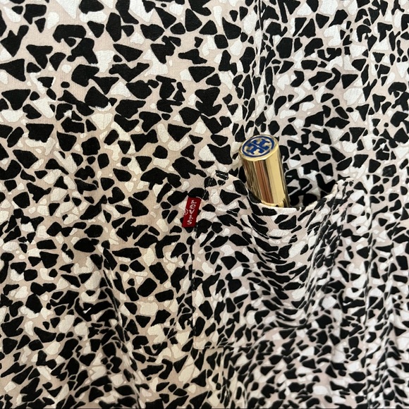 Levis abstract perfect crew short sleeve tee shirt (women’s size large) - Picture 3 of 5